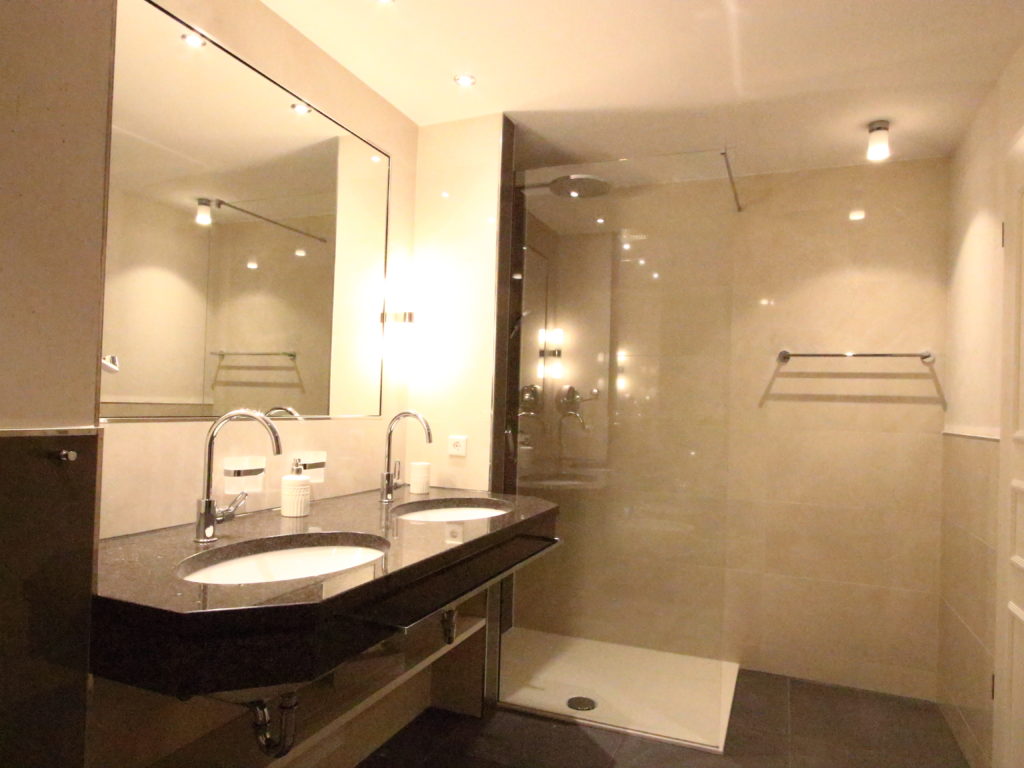Bad mit Dusche